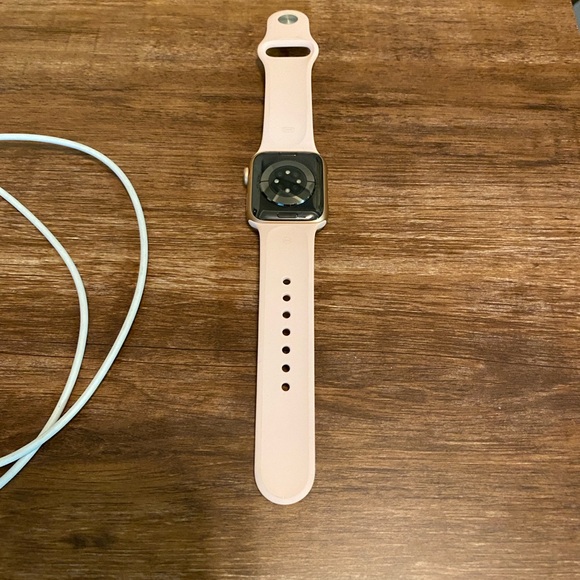 Apple Watch Series 6 40mm - Picture 3 of 6